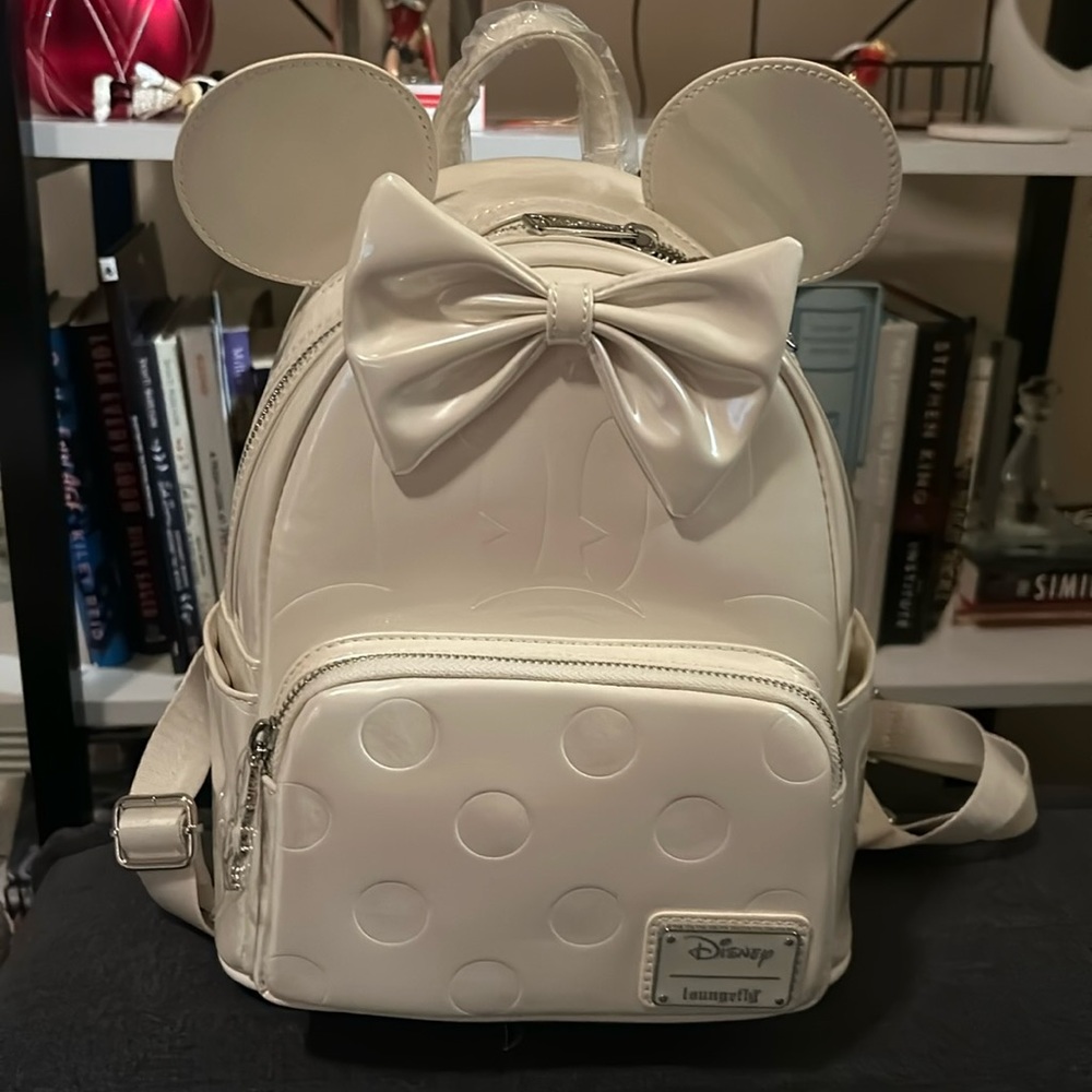 Minnie Mouse Loungefly Mini backpack NWT